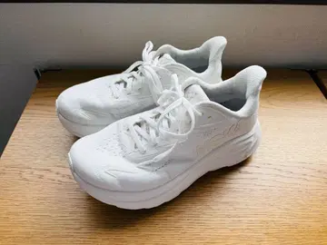 호카 클리프톤 10