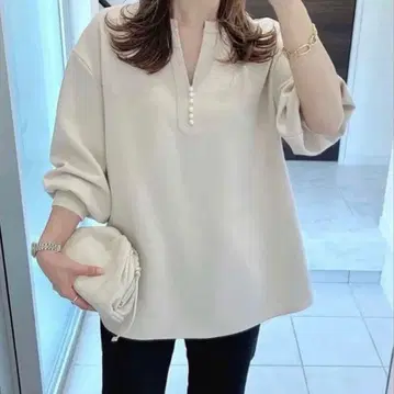 엠마 테일러 이지케어 펄 버튼 키 넥 롱 슬리브 블라우스