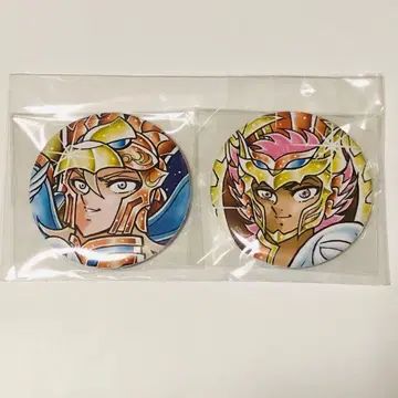 세인트 세이야 해황재기 카이바의 바이안 & 스큐라의 이오 캔뱃지 2개