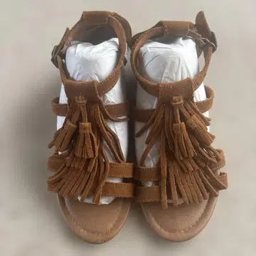 MINNETONKA 프린지 샌들 브라운