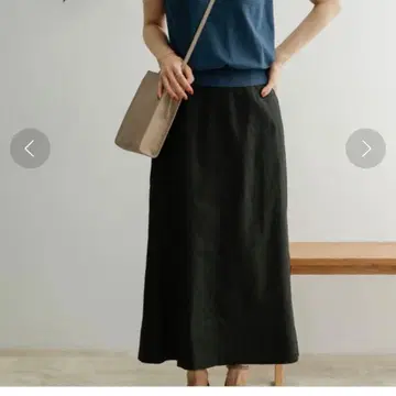 어반 리서치 도어즈 라미 이지 세미 플레어 스커트