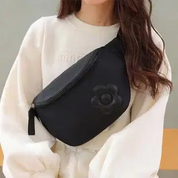 새상품 MARY QUANT 마리콴트 데이지 패치 라이트 바디백
