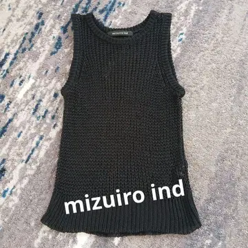 미즈이로 인드 크루넥 니트 베스트 블랙