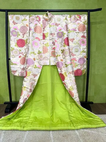 꽃무늬의 귀여운 우치카케입니다.