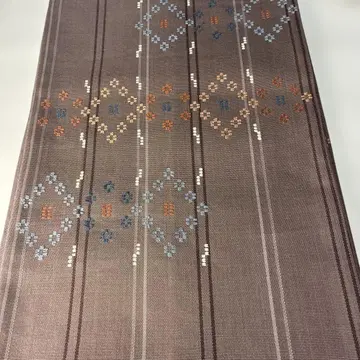 세로 줄무늬에 꽃 직조 패턴 연보라 순수 실크 태고 무늬