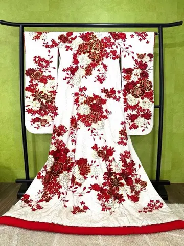 화이트 베이스 빨간색 꽃무늬 색상 유젠 우치카케 아키야마 쇼 브랜드