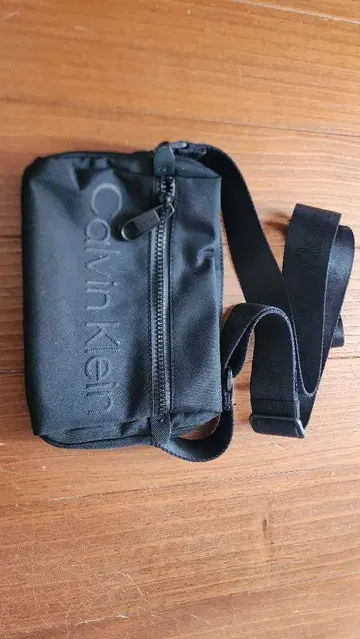 캘빈 클라인 블랙 바디백