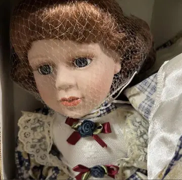 포셀린 인형 체크 무늬 드레스