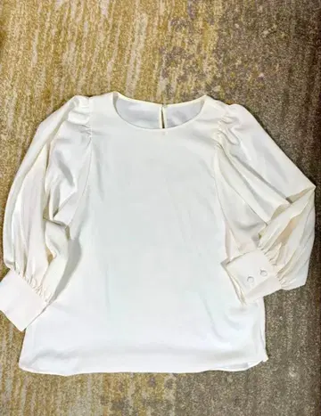 새상품급 RESPEC 그랑야마키 드레이프감 블라우스 오프화이트 M