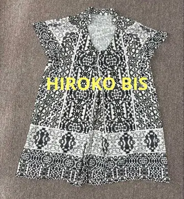 HIROKO BIS 올 패턴 턱 플리츠 티셔츠 상의