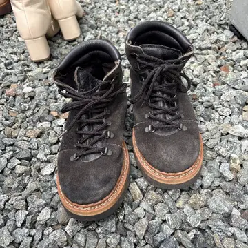 하이컷 스웨이드 부츠 블랙