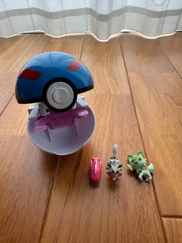포켓몬 공 모양 완구 캐릭터 4체 포함