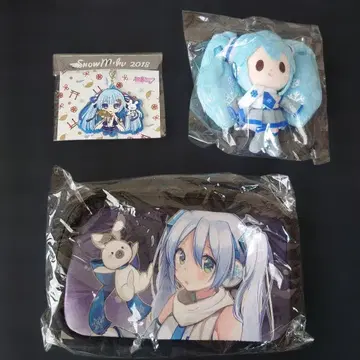 유키 미쿠 2018년판 봉제 인형 파우치 키링 세트