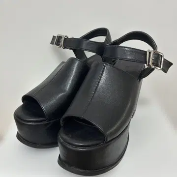 MURUA 통굽 힐 샌들 블랙 23.5~24.0cm