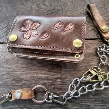 미들 사이즈 트래커 지갑 수제 염색 브라운 안료 마감 벚꽃