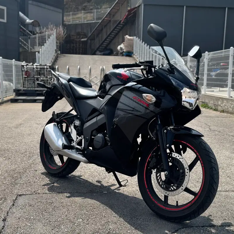 16년식 CBR125 판매합니다.