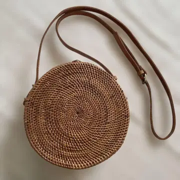 원형 라탄 바스켓백