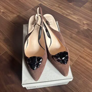 새상품급 브라운 스톤 장식 슬링백 펌프스 25cm