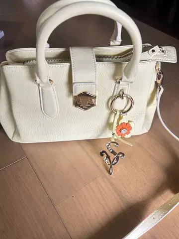 사만사 베가 핸드백 꽃 참 포함 연한 노란색