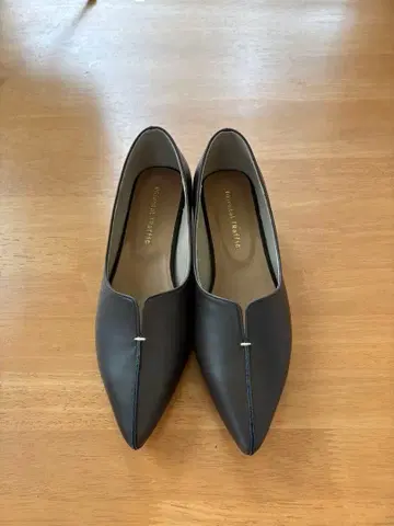 오리엔탈 트래픽 플레어 힐 스틸레토 펌프스