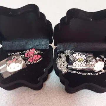 헬로키티와 챠미키티 꽃 목걸이 2개 세트