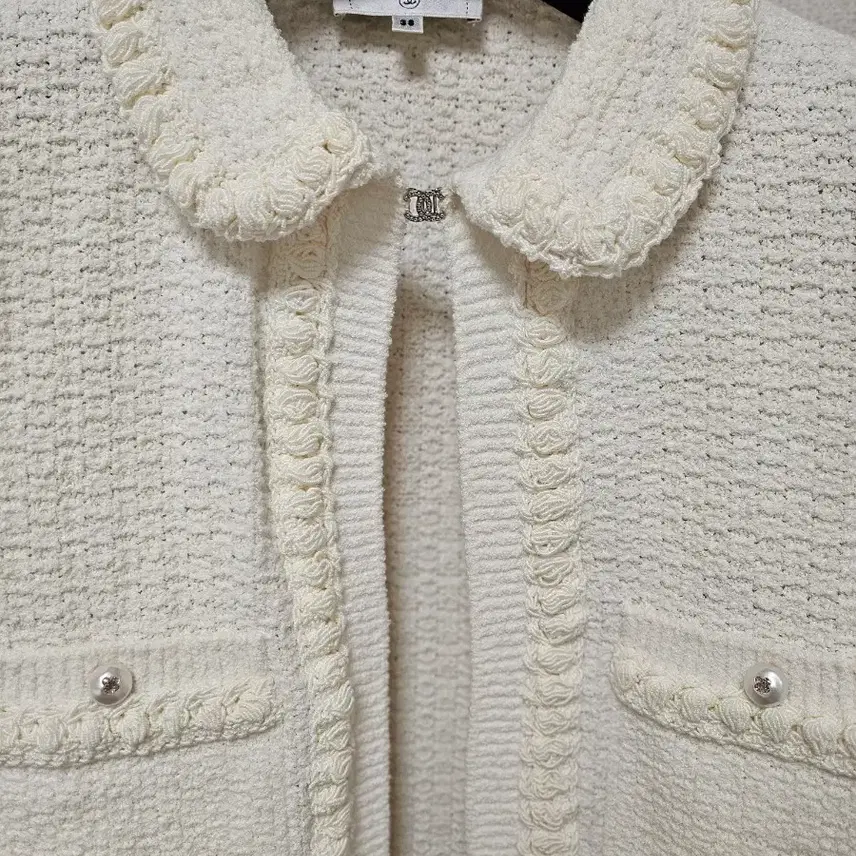 샤넬 25SS CC로고 버튼 자켓 화이트 38 (P79259) 사진 2