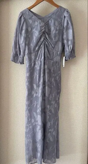 [ 새상품 택 포함 ] 그레이 꽃무늬 자수 퍼프 슬리브 원피스 립 서비스