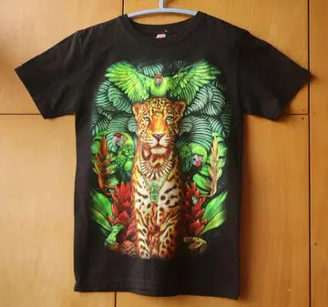 재규어와 새 그래픽 T셔츠 멕시코