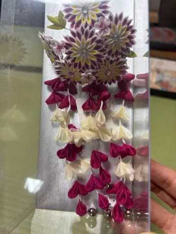 [폐점 세일] 꽃과 잎의 일본 의류 머리 장식 짙은 빨강 x 화이트