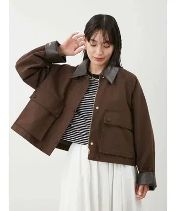 Mila Owen 숏 텐트 실루엣 헌팅 자켓