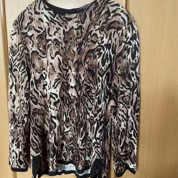 LEONARD 레오파드 무늬 긴팔 티셔츠 브라운 계열