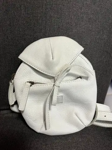 Soshiotsuki 화이트 원형 숄더백