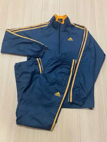 adidas 스포츠 윈드브레이커 셋업