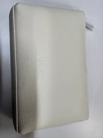 WAKO 화이트 가죽 파우치