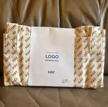 HAY 로고 위켄드 백