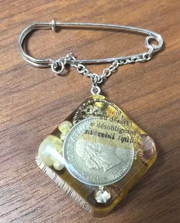 kaleyde 카레이드 프랑스 앤티크 브로치 레진