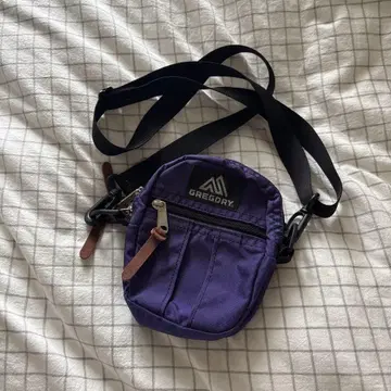 새상품급 GREGORY 퍼플 숄더백 S 사이즈