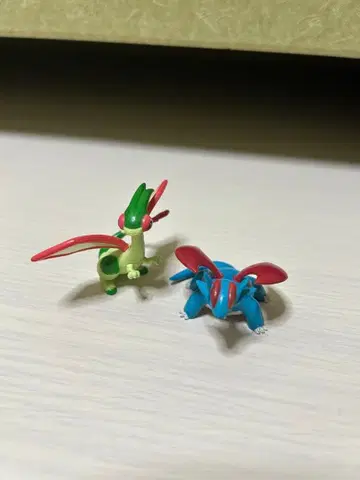 플라이곤과 만다 피규어 몽콜레