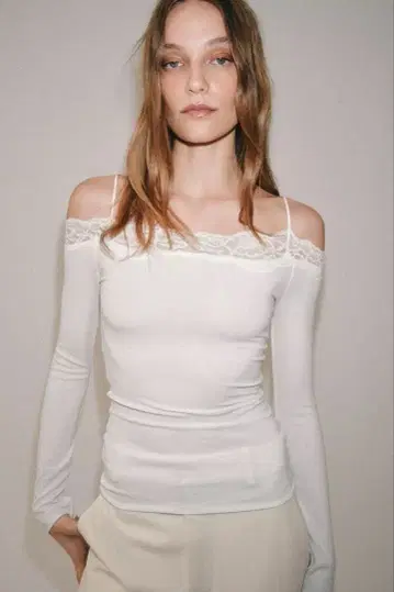 ZARA 오프숄더 T셔츠