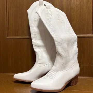 화이트 자수 웨스턴 부츠