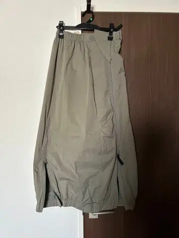 77circa 카키 x Wildthings 롱 스커트