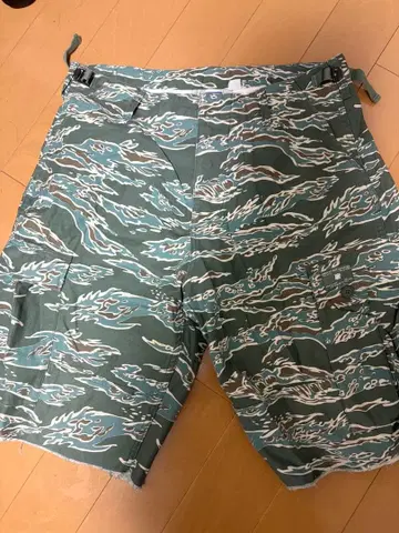 UNDEFEATED 카모플라쥬 카고 숏팬츠 34