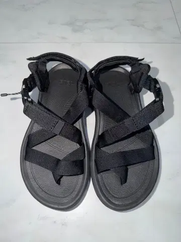 새상품급 테바 Teva 허리케인 테라 다크터 23cm