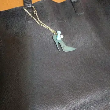 Charlotte 블랙 토트백 하이힐 참 포함 가죽