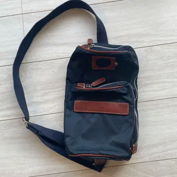 Felisi 페리지 리몬타 나일론 바디 백 네이비