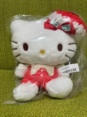 산리오 캐릭터즈 딸기 밀크 멜트 인형 헬로키티