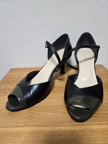 [ 새상품급 ] 히미코 블랙 스트랩 포함 바이컬러 펌프스