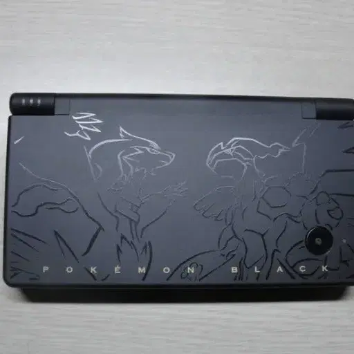 닌텐도 dsi 블랙에디션 구매합니다 많이 연락주세요!!