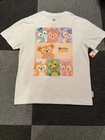 [ 택 포함 새상품 ] 홍콩 디즈니 한정판 더피 프렌즈 T셔츠 M 사이즈