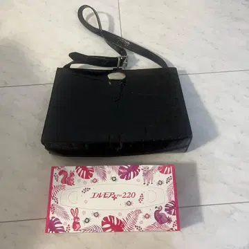 [ FURLA ] 악어 무늬 핸드백 블랙